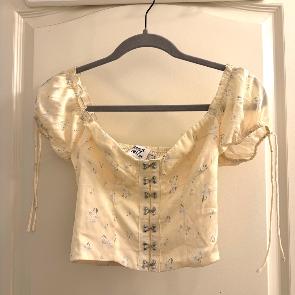 Princess Polly daisy pattern crop top size 2